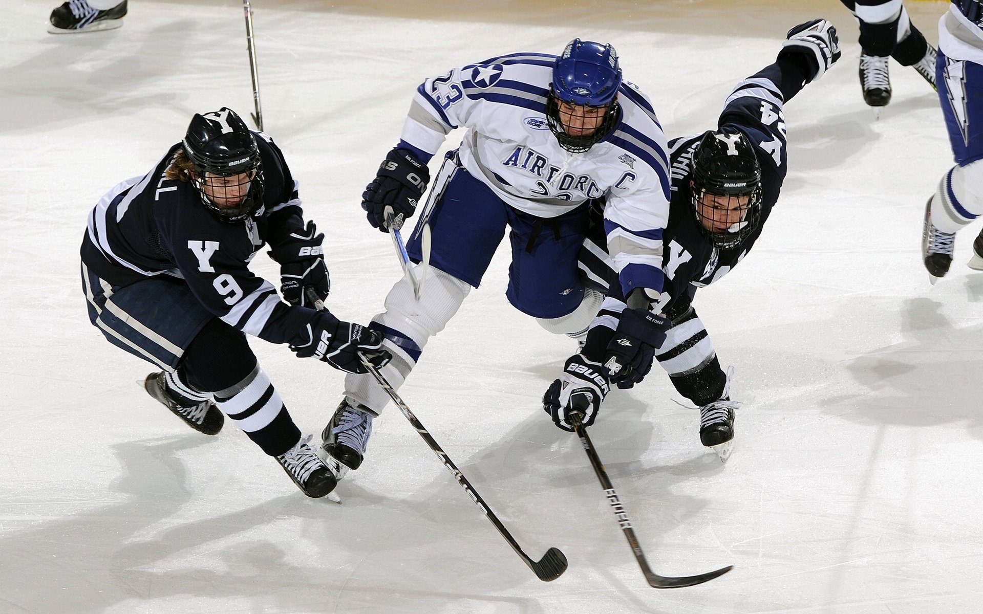 爱游戏手机游戏-“德甲争冠悬念升温，榜首球队迎来强硬挑战”，德甲推荐