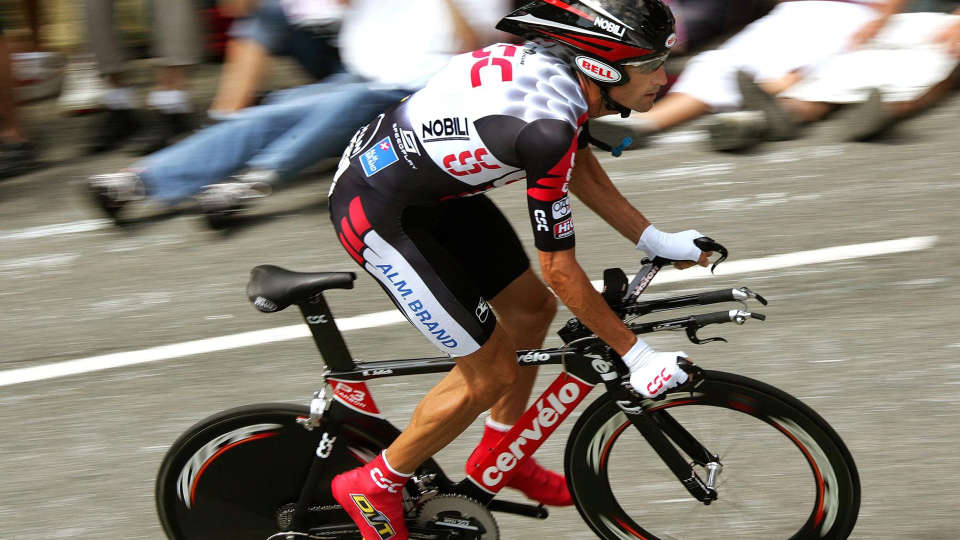 爱游戏体育在线-热刺客场逆转英超强队赢得关键三分，热刺英超最好成绩